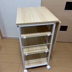 【取引中】キッチンワゴン　折りたたみ可能　キャスター付きの画像
