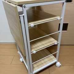 【取引中】キッチンワゴン　折りたたみ可能　キャスター付きの画像