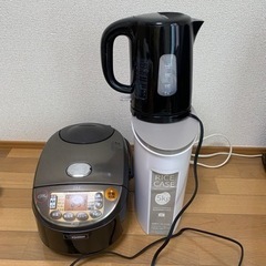 [本日取りに来てくれる方！]炊飯器＆米櫃と電気ポットとテーブルと脚立