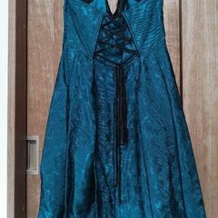 謝恩会・結婚式に濃いめグリーンドレスの画像