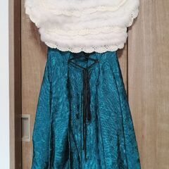 謝恩会・結婚式に濃いめグリーンドレスの画像