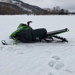 Arctic cat 2015 スノーモービルの画像