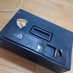 セーフティボックス　レジ　キャッシャー　金庫　