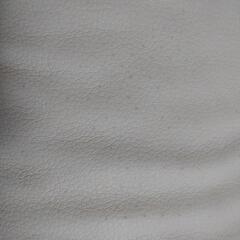 本皮白ソファーの画像