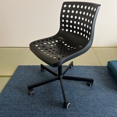 高さ調節できるイスです。