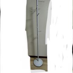 【0円】リビングや玄関先で衣類などをかけるポール