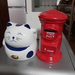 招き猫とポスト型貯金箱
