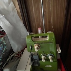 ブラザーミシン（足踏み）＋ロックミシン＋布＋裁縫道具色々の画像