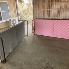 折りたたみベッド2セット差し上げます。