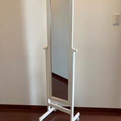 キャスター付き　全身鏡　姿見　白色の画像