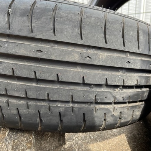 アクセレラ、245\40r 21です。
