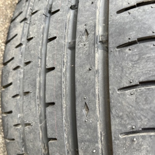 アクセレラ、245\40r 21です。
