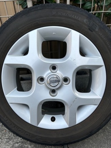 日産Z11キューブ　純正アルミホイール＋タイヤ