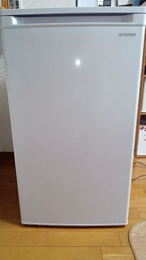 アイリスオーヤマ IRIS OHYAMA 冷凍庫 ホワイト IUSD-6B-W 〈1ドア /右開きタイプ /60L〉 〈IUSD6B-W〉