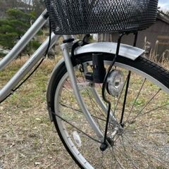 ママチャリ　24インチ　シルバー　ワイヤー錠付きの画像