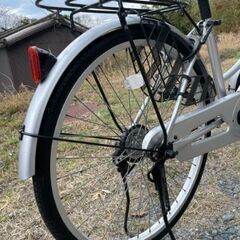 ママチャリ　24インチ　シルバー　ワイヤー錠付きの画像