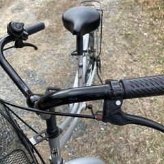 ママチャリ　24インチ　シルバー　ワイヤー錠付きの画像