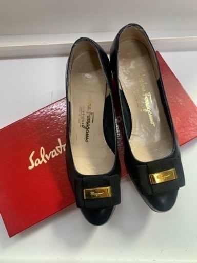 フェラガモパンプス