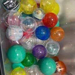 ガチャガチャ  カプセル