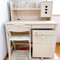 子供机 学習机 ホワイト?