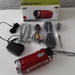 JVCKENWOOD JVC ビデオカメラ EVERIO GZ-E225 内蔵メモリー 8GB レッド GZ-E225-R　7,500円→値引き4,500円
の画像