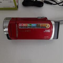 JVCKENWOOD JVC ビデオカメラ EVERIO GZ-E225 内蔵メモリー 8GB レッド GZ-E225-R　7,500円→値引き4,500円
の画像
