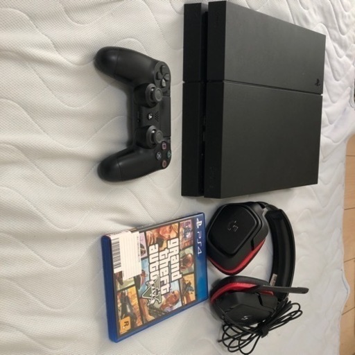 PS4、コントローラー、ヘッドホン、ソフト1つ