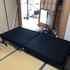 折りたたみベッドの画像