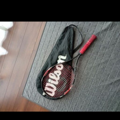 軟式・硬式テニスラケット・カバー付きの画像