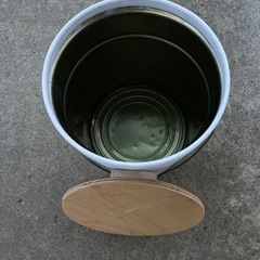DIYベースなど^ - ^ペール缶╰(*´︶`*)╯♡オシャレ塗り塗りしました。の画像