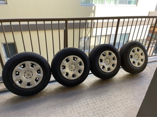 新車外し　引越しのため3/31迄　ハイエース純正タイヤホイールセット　ホイールキャップ付き