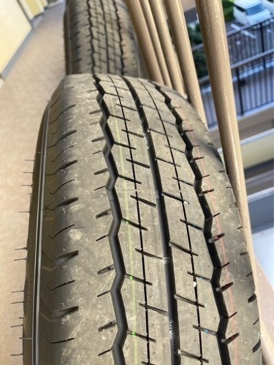 新車外し　引越しのため3/31迄　ハイエース純正タイヤホイールセット　ホイールキャップ付き