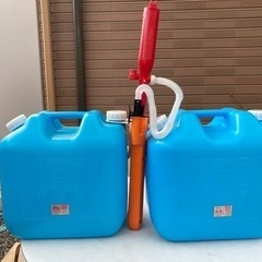 灯油ポリタンクと電動ポンプ