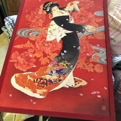 黒い和服女性のパズルです。