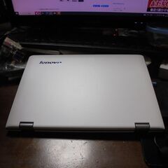 LENOVO YOGA300-111BR/4GB/SSD 128GB/WEBカメラ搭載/タッチパネル搭載/360度回転可能の画像