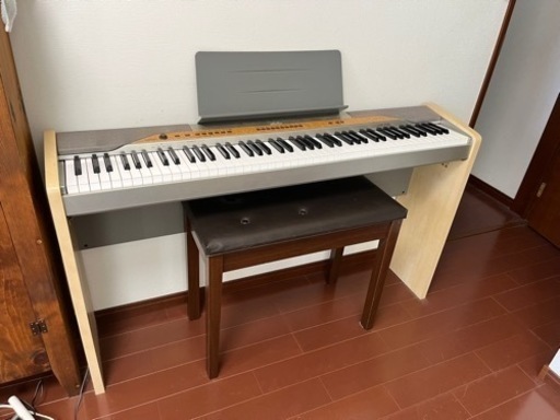 中古ピアノ　Privia