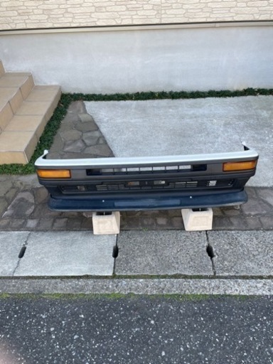 取引中。一旦締めます。値下げしました！AE86レビン　純正フロントバンパー(リップスポイラー付き)