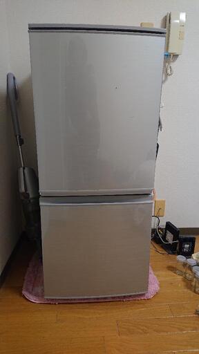 SHARP製冷蔵庫（137L）