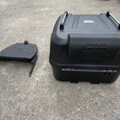 GIVI (ジビ) バイク用 リアボックス 32L 未塗装ブラック B32ND-ADVの画像