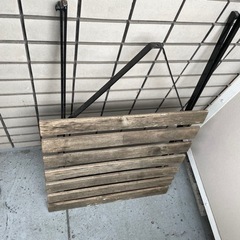 イケアの椅子と机の画像