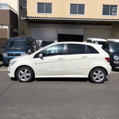 総額25.0万円★車検R6年2月★走行8万台★ナビTV★バックカメラ★オートライト★ETC★ステアリングキー★メルセデスベンツ B170(245232) 8.3万キロ 平成18年式 ホワイトの画像