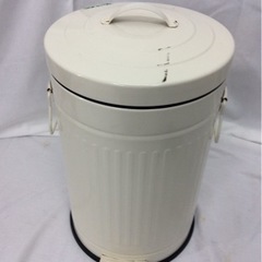 【値下げしました】ゴミ箱　ダストボックス　蓋付き　足踏み　ホワイ...