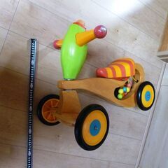 可愛い木製の三輪車の画像