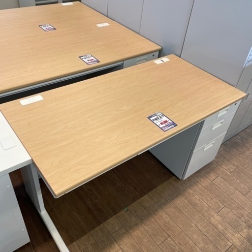JC-7 【オフィス家具専門店】1400幅 片袖デスクです！ R5.3/13時点で在庫数3点あり