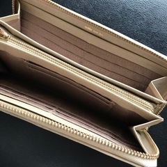 ミラ・ショーン　長財布　お話中の画像