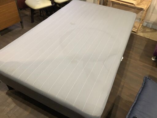 引き取り希望品　ニトリ　脚付きセミダブルベッド　中古品