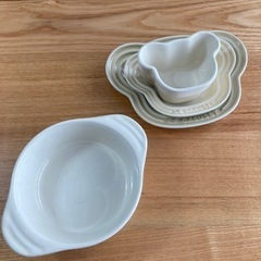 ル・クルーゼ4点セット幼児用食器お譲りします