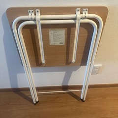 折りたたみテーブルの画像