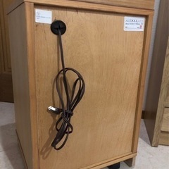 美品　ベッドのサイドテーブル　木製の画像