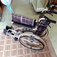 KAWAMURA 車椅子 カワムラサイクル KV22-40SB 軽量 折りたたみ車いす 車イス 介護用品　/UJ‐0489 1Fの画像